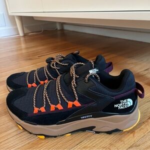 BRAND NEW! North Face women’s Vectiv Taraval Tech Shoes Black